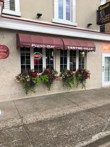 Auberge Centre Ville Chicoutimi Exterior foto
